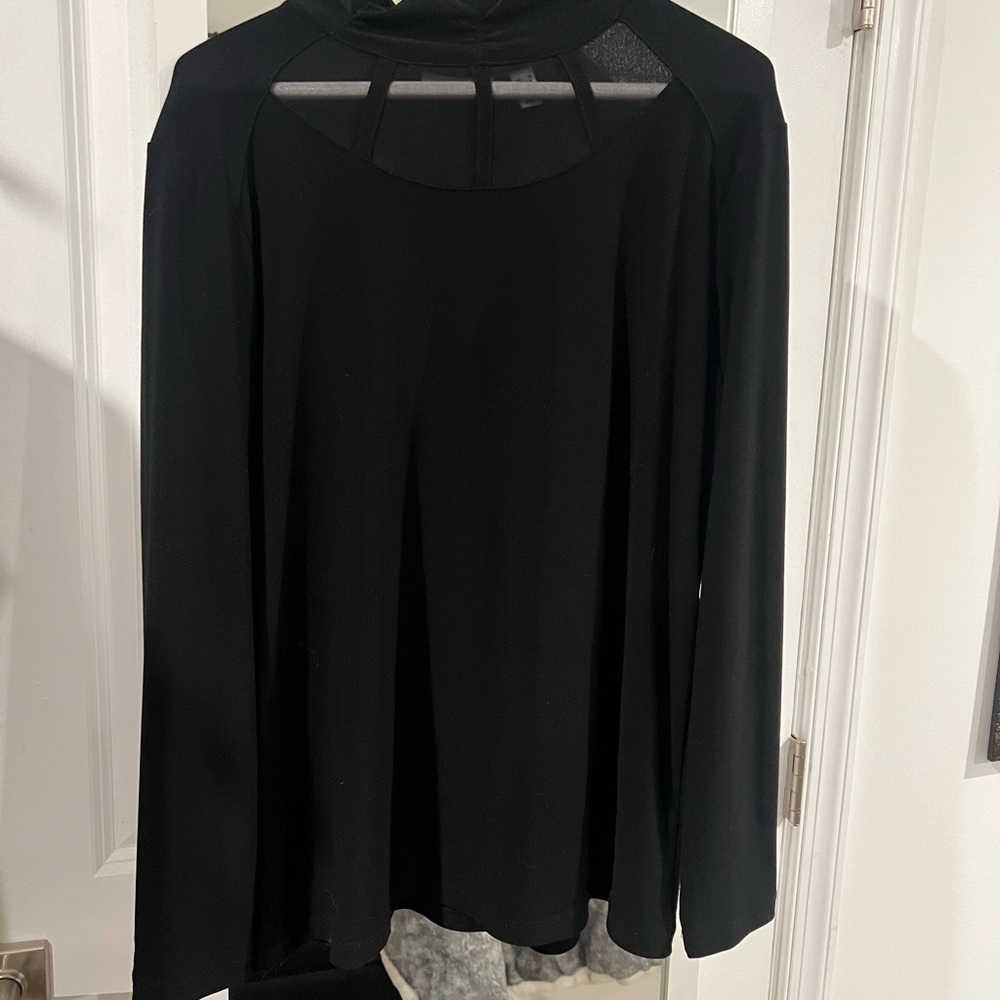 Susan Graver Classic Black Top
